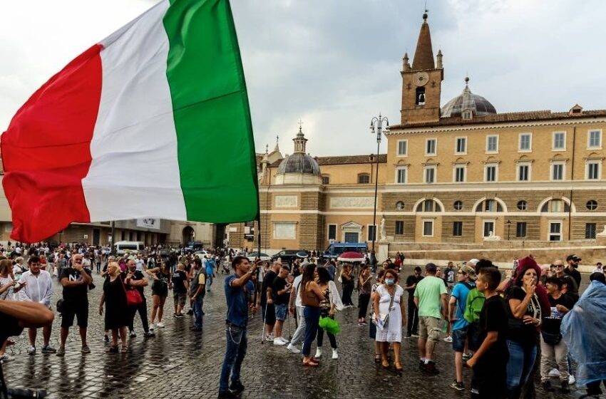  إيطاليا تودع الشهادة الصحية وتستغني عن الكمامة
