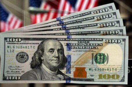 الدولار يرتفع إلى أعلى مستوياته في 20 عاماً